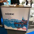 Ein "Moien¨" begrüßt Besucher am Luxemburger Stand bei der Frankfurter Buchmesse