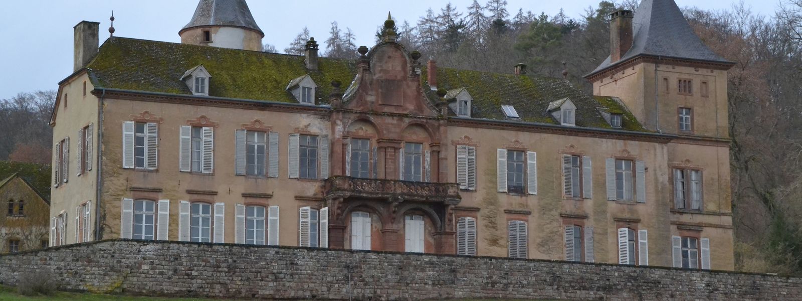 Das Schloss mit seinen Ländereien stand zum Verkauf. 