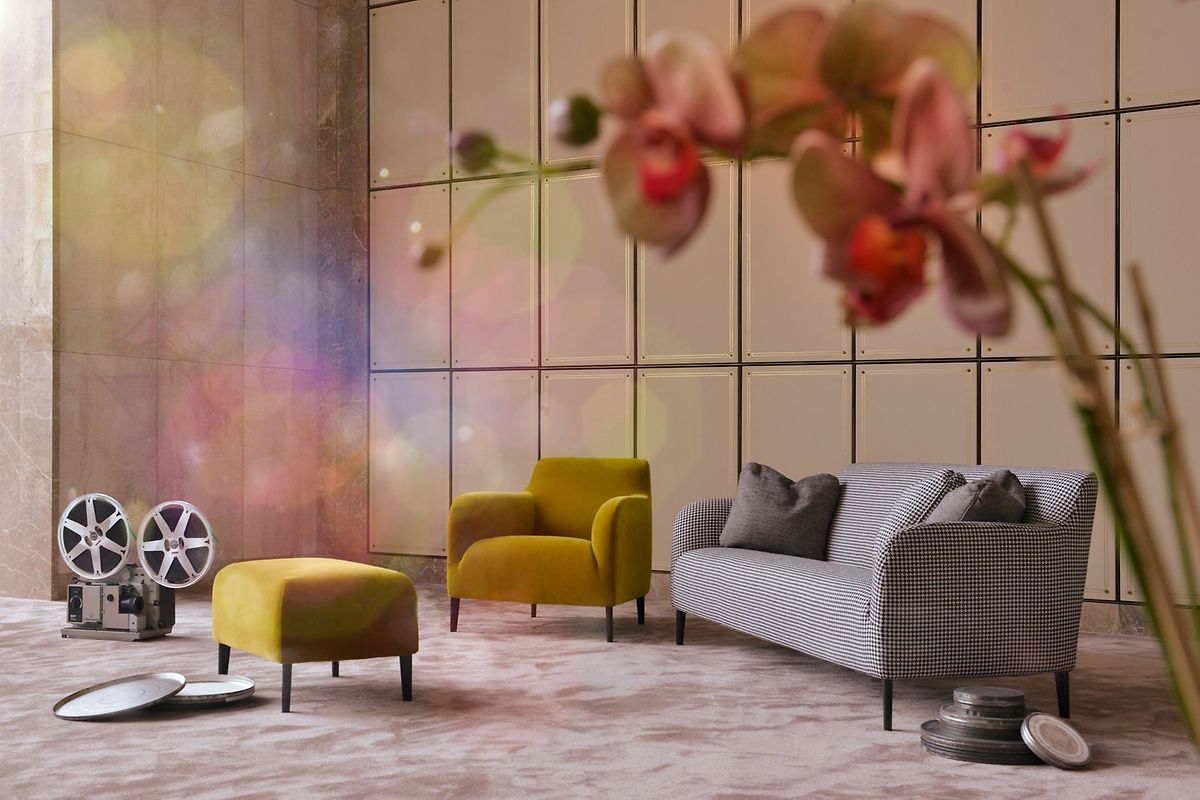 Gemütliches Wohnen bleibt im Trend, dabei werden die Sofas aber wieder schmaler und filigraner. Das wollen Aussteller der Möbelmesse IMM Cologne in Köln zeigen - zum Beispiel Hersteller Verzelloni gemeinsam mit dem Designstudio Lievore Altherr Molina, ihr Sofa Divanitas von 1996 wird nun neu in moderner Ausführung wieder aufgelegt. 
