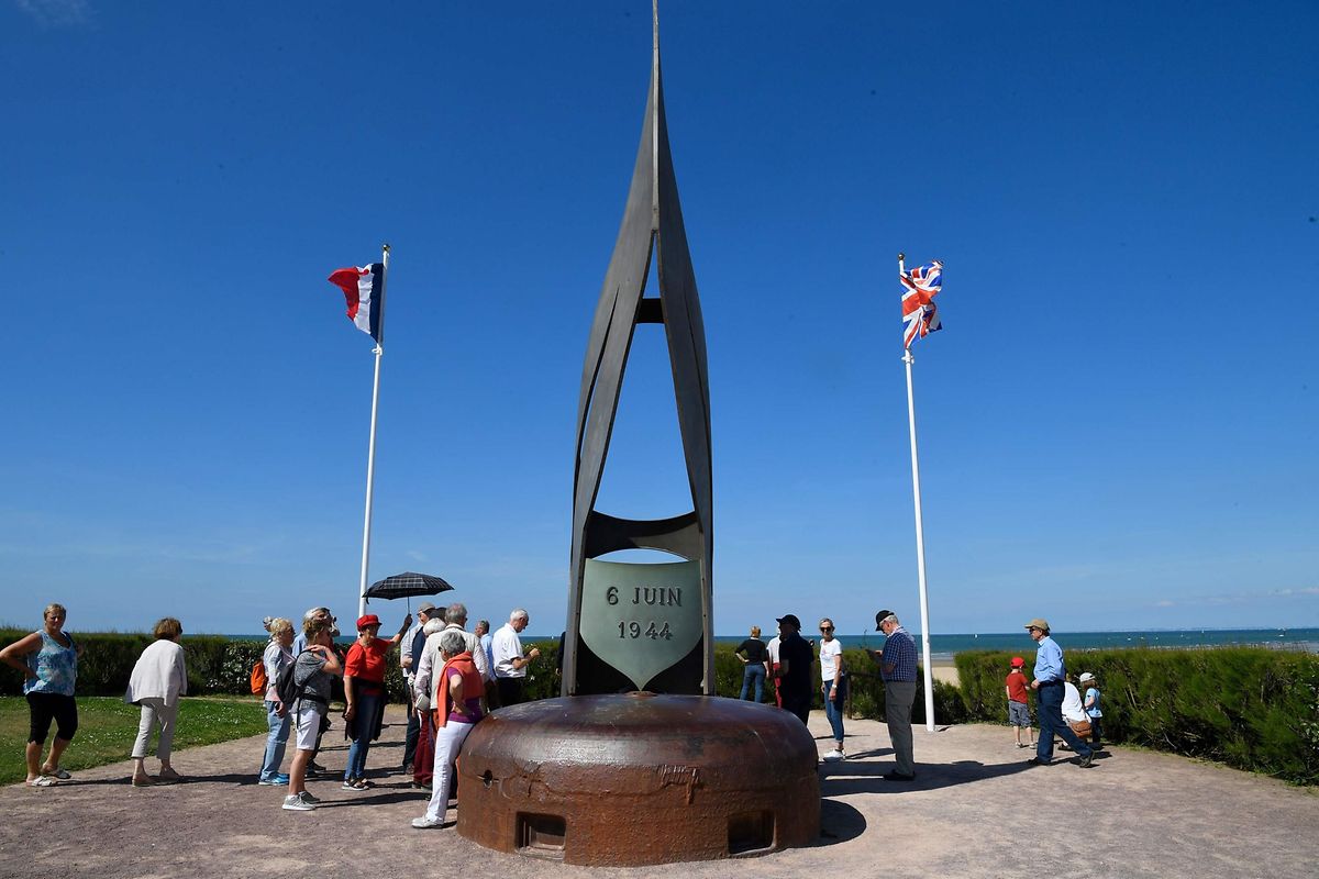 A Ouistreham le monument de «La flamme» a été érigé en mémoire du  Commando Kieffer. 