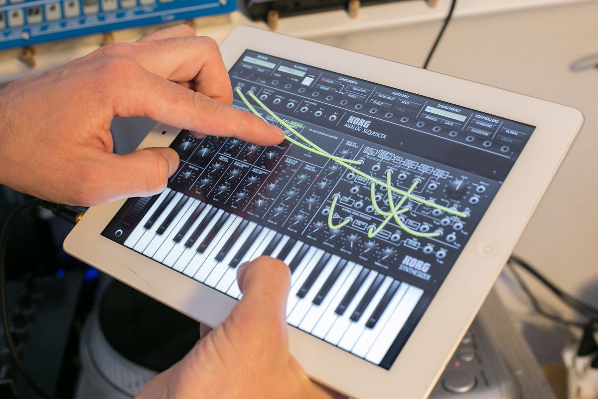Viele Möglichkeiten für Fortgeschrittene: Die App Korg iMS-20 simuliert auf dem iPad unter anderem den analogen Syntesizer Korg MS-20.