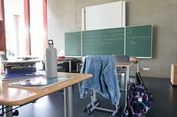 Ein Lehrer darf trotz Quarantäne-Anordnung zur Arbeit. Eine außerordentliche Erlaubnis macht es möglich.