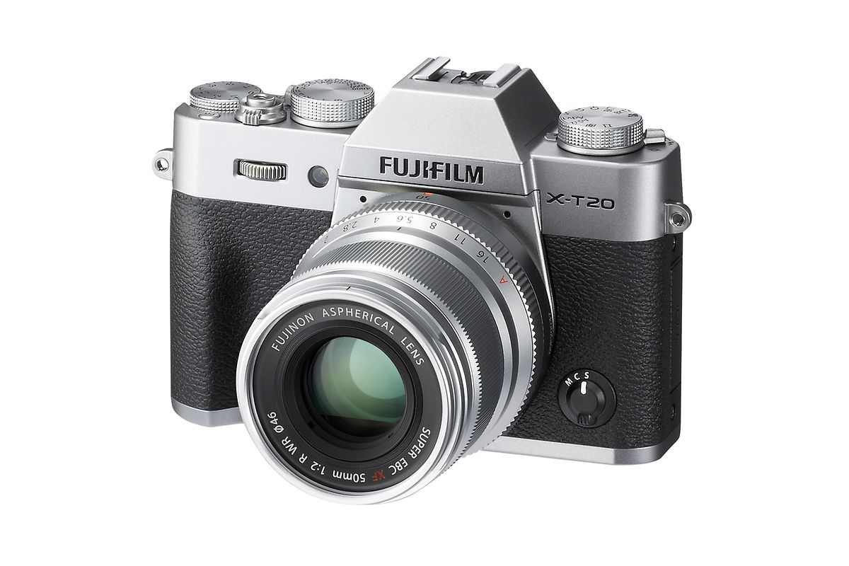 Fujifilm setzt bei der X-T20 auf das klassische Design alter Kameras. Im Inneren steckt ein APS-C-Sensor, für Fotografen mit großem Geldbeutel gibt es etliche verschiedene Linsen mit X-Mount-Anschluss zu kaufen (Gehäuse ohne Objektiv UVP 899 Euro).