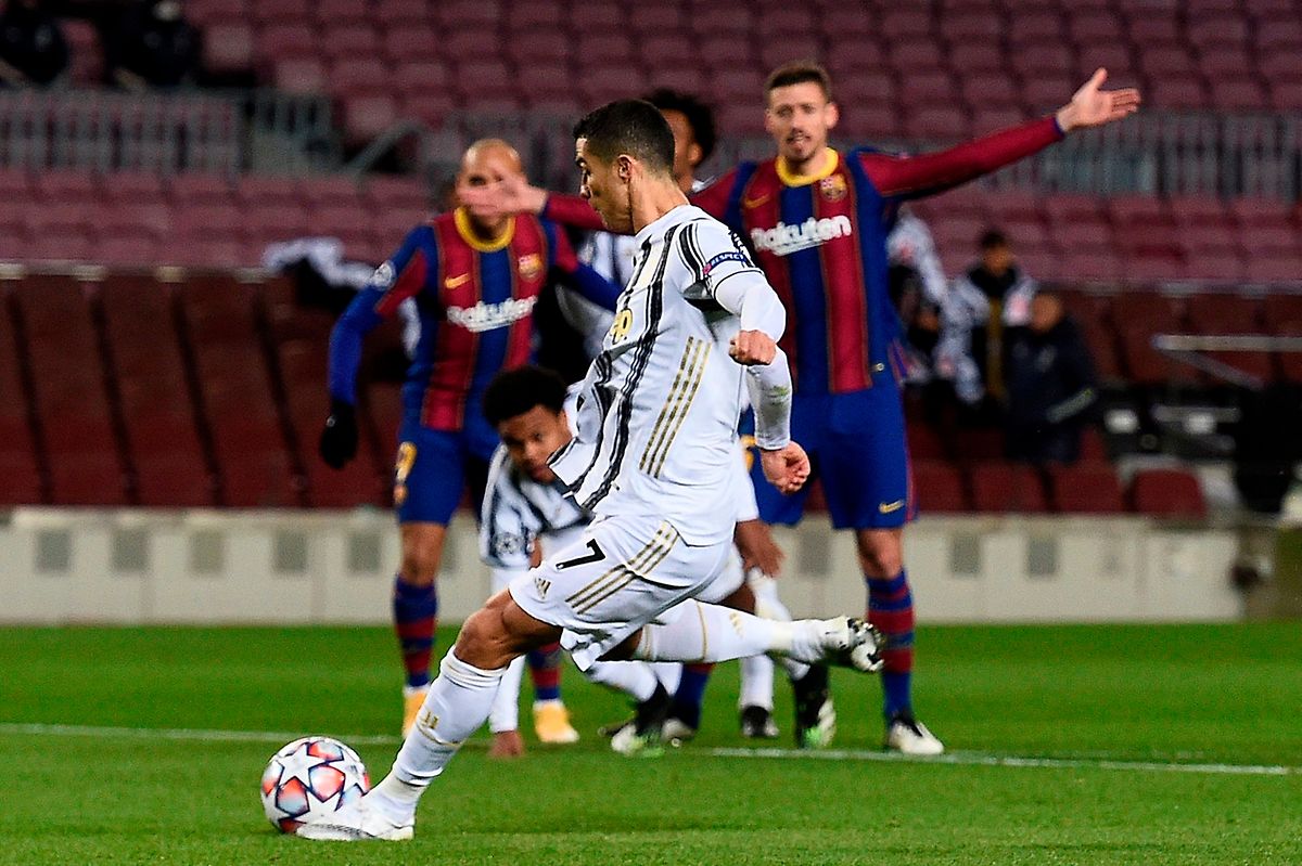 Cristiano Ronaldo verwandelt im Camp Nou gleich zwei Elfmeter.