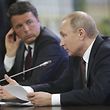 Wladimir Putin und der italienische Premierminister Matteo Renzi bei einem Treffen in St. Petersburg.