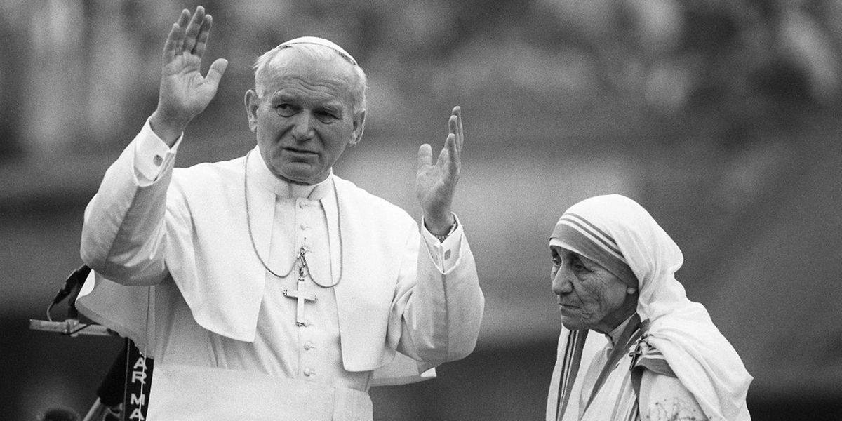 Dieses Bild, das Mutter Teresa mit Papst Johannes Paul II. zeigt, entstand 1986.