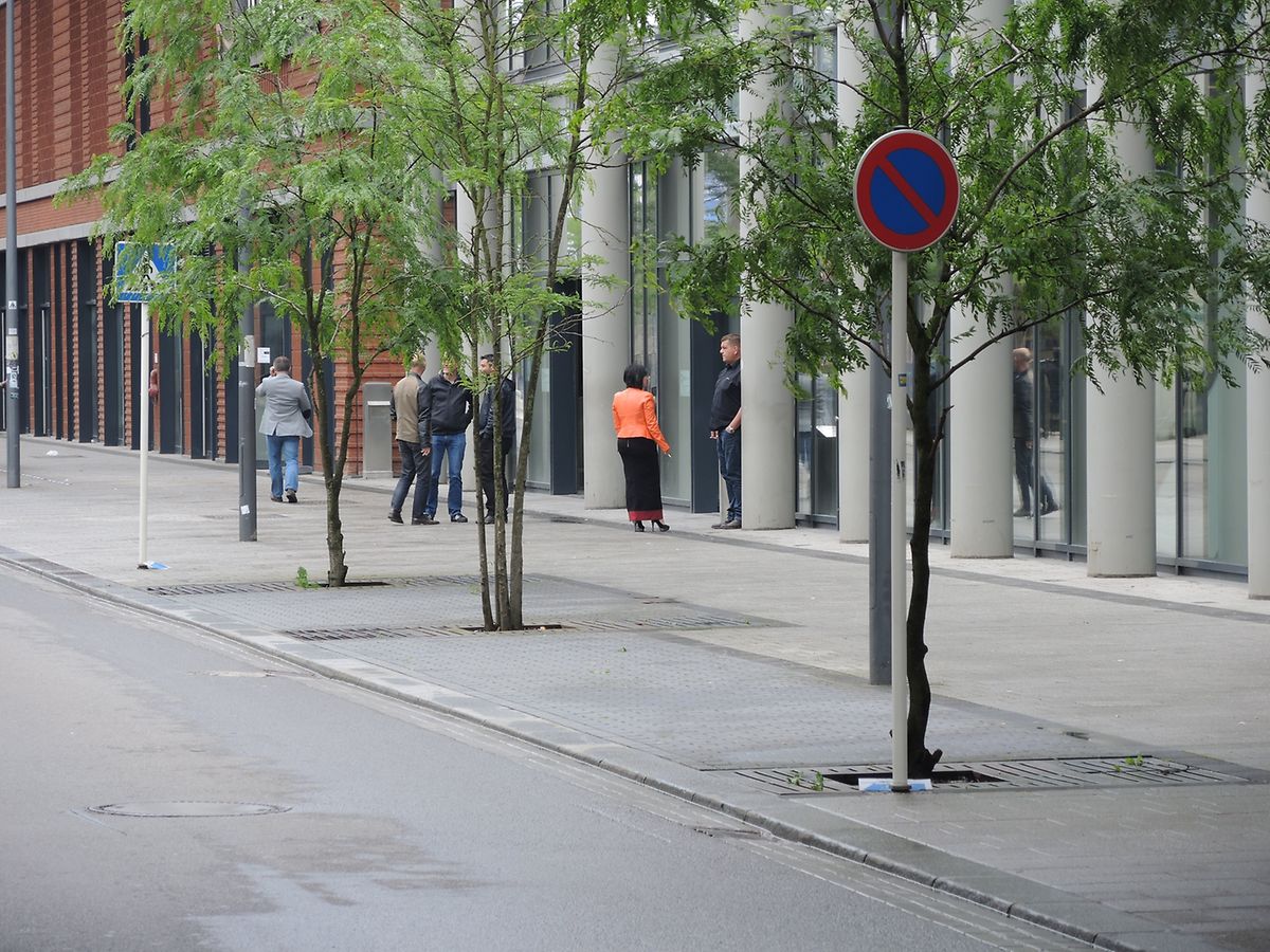 Hier ein Beispiel von einem der Parkstreifen samt eindeutiger Beschilderung.