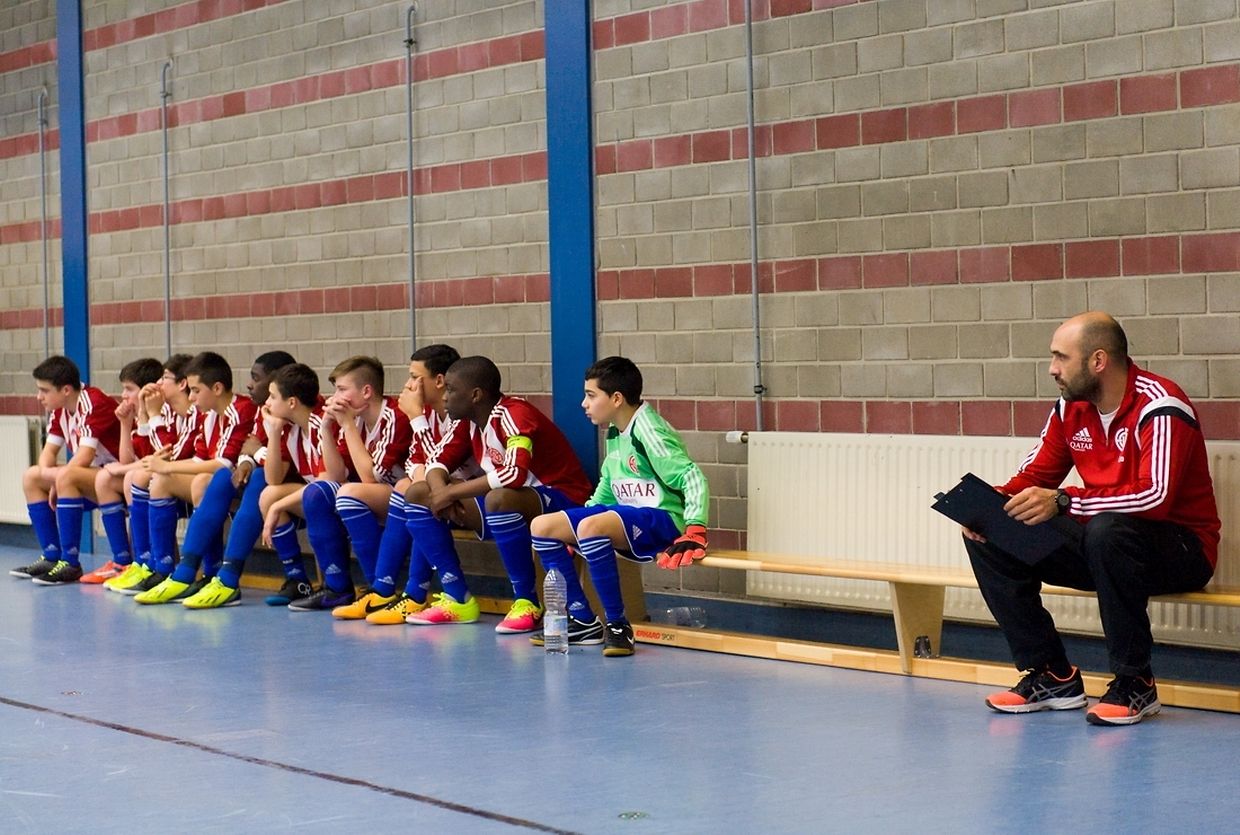 mywort - CS FOLA SCOLAIRES ERREICHEN 2.RUNDE IM LALUX-FUTSAL CUP 2015