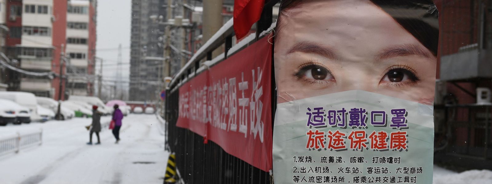In China informieren Poster die Bürger, wie sie sich vor einer Infektion mit dem Coronavirus schützen können.