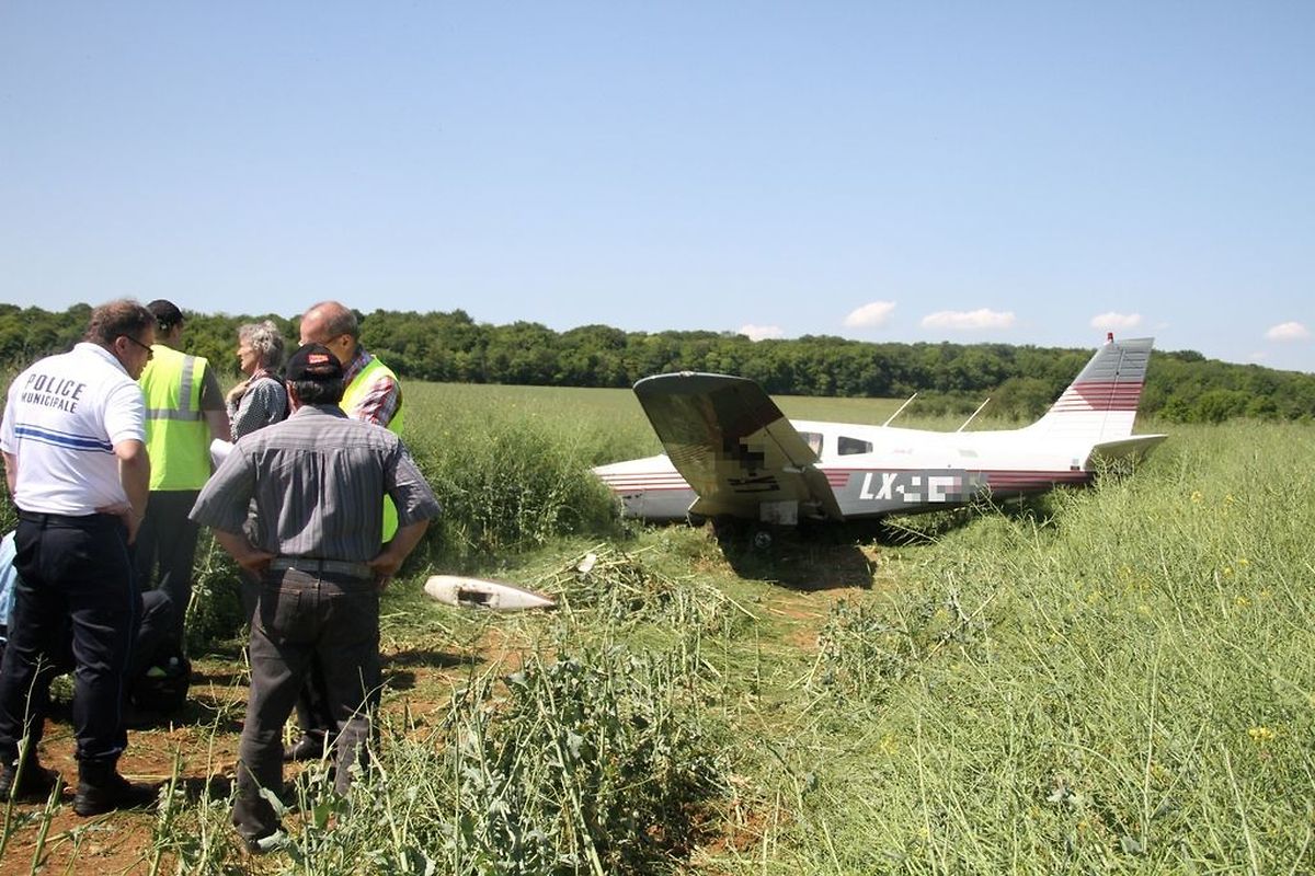 Le monomoteur Biper PA 28 immatriculé au Luxembourg s'est crashé dans un champ de colza.