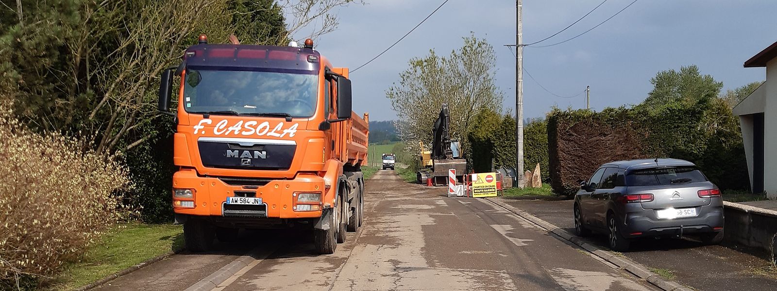 Les travaux ont débuté le 19 avril au niveau du réaménagement du chemin agricole en voie verte entre la commune de Russange et Belval.