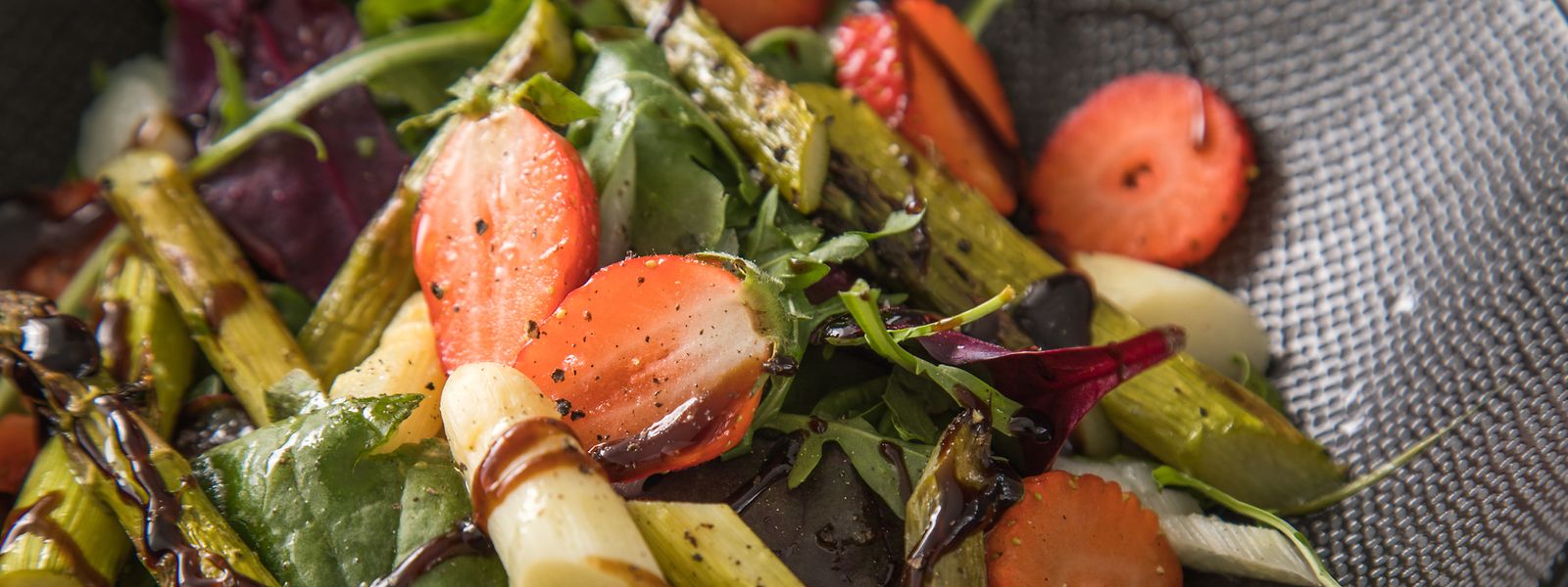 Ein gut gemachter Salat ist lecker, wasserreich und leicht verdaulich - im Sommer die perfekte Kombination für eine kleine Mahlzeit zwischendurch.