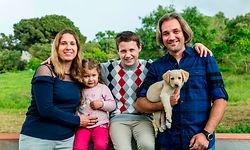 Reportagem sobre emigrantes que regressam do Luxemburgo para Portugal Familia de Helena e Pedro com os filhos Eduardo e Beatriz@Rodrigo Cabrita para Contacto