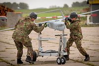 Marneuizen - Vandaag geeft de X-300 Integrator zijjn tweede vlucht gemaakt. Dit toestel wordt gebruikt voor et verzamelen van inlichtingen. Foto: Evert-Jan Daniels
