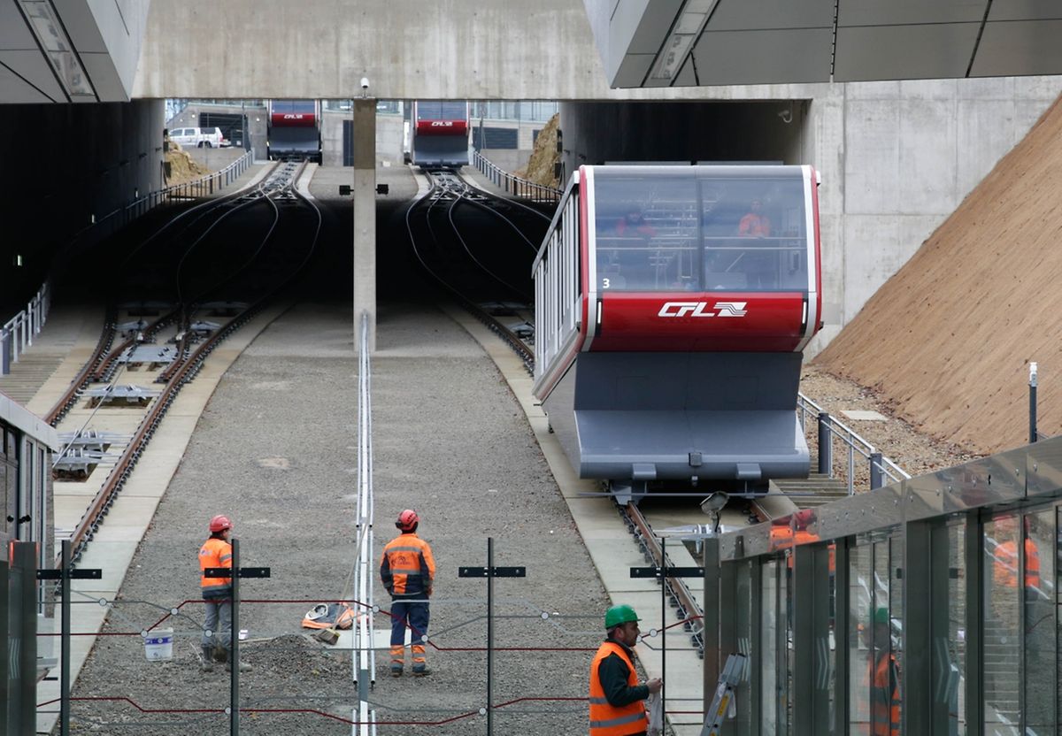 En 63 secondes à peine, le funiculaire fera le lien entre le nouvel arrêt ferroviaire «Pfaffenthal-Kirchberg» sous le Pont Rouge et le tram qui passera juste devant la plateforme d'arrivée sur le Pont Rouge.