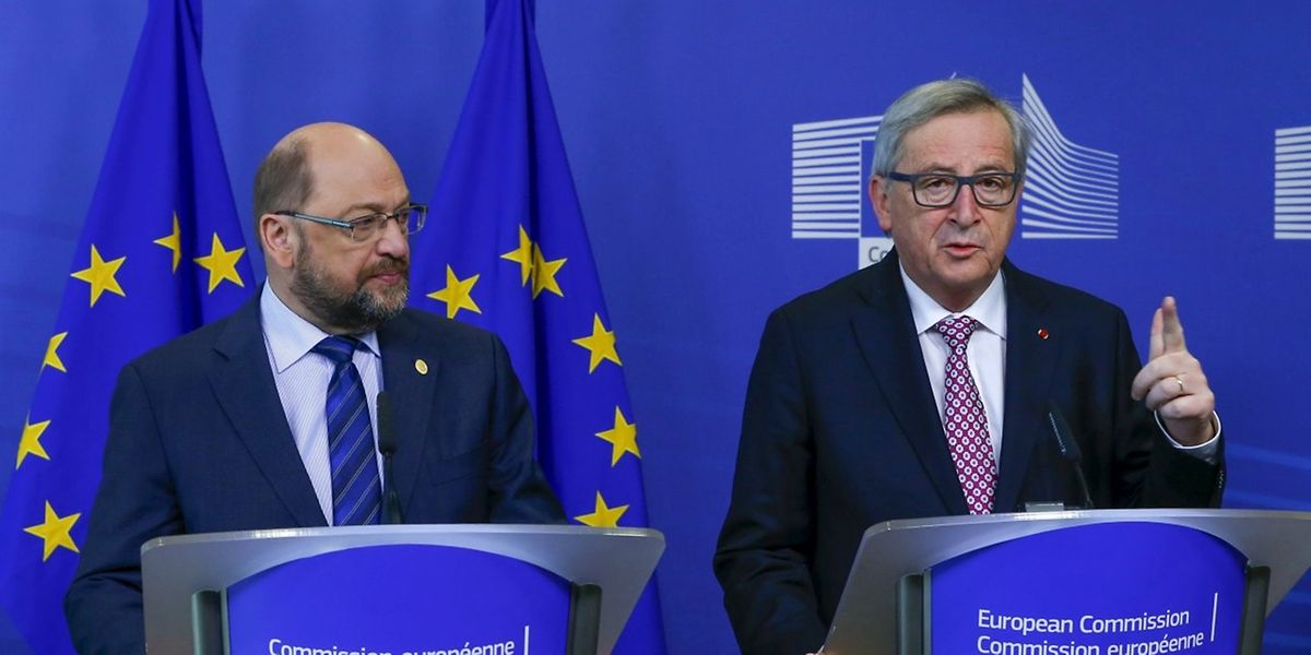 European Parliament President Martin Schulz (L) and European Commission President Jean Claude Juncker hold a joint news conference ahead of a European Union leaders summit addressing the talks about the so-called Brexit and the migrants crisis in Brussels, Belgium, February 18, 2016. REUTERS/Yves Herman