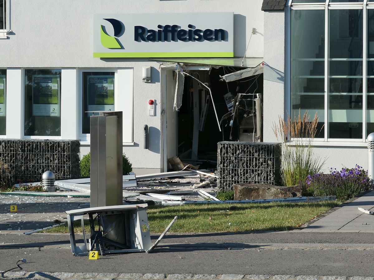Bei den 14 Anschlägen auf Bankautomaten ist jedes Mal erheblicher Sachschaden entstanden.