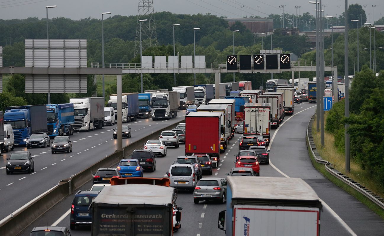 Rückstau auf der A6.