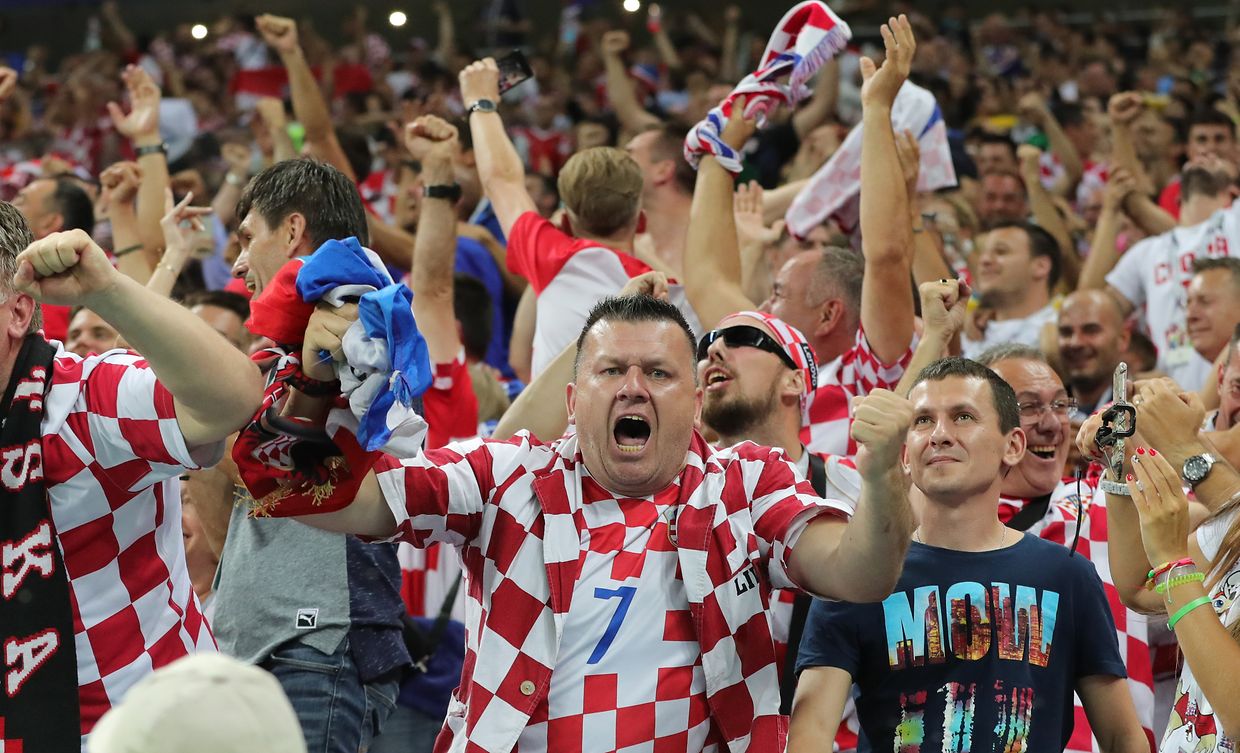 Fans aus Kroatien bejubeln das Tor zum 2:1. 