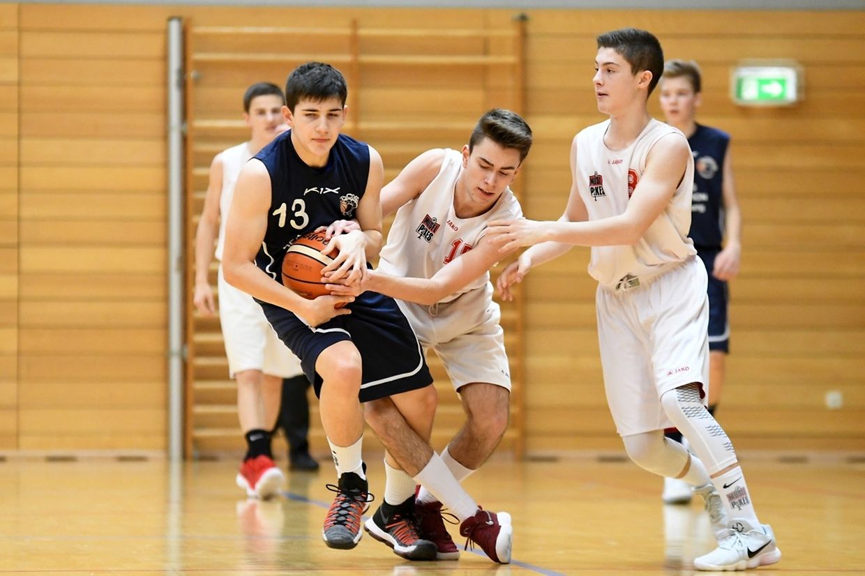 Scolaires: Musel Pikes - Contern 62-70 - Yannick Kubetschek et Sam Streef (Pikes) et Chris Schumann (Contern).