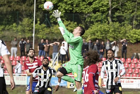 Le F91 en mode diesel, le Fola et la Jeunesse dos à dos