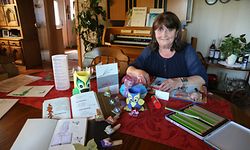 Margot Bertemes investiert viel Zeit in ihr Hobby, das Basteln.