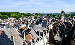 Loches, cité d’art et d’histoire prisée des rois, s’est développée autour d’un éperon rocheux.