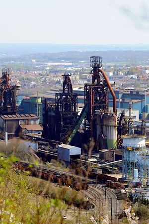 (FILES) This file photo taken on April 24, 2013,  shows blast furnaces of steel giant ArcelorMittal at the Florange site, in Hayange, eastern France. - The coking plant at the ArcelorMittal site in Florange, which employs 170 people, "will be shut down at the end of April, with an aim for a definitive shutdown as soon as practicable", the group announced on April 6, 2020, in a press release following a meeting of the Social and Economic Committee (CSE). (Photo by Jean-Christophe VERHAEGEN / AFP)