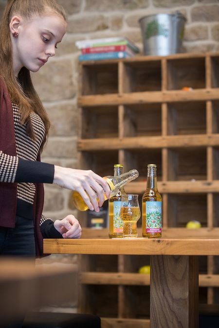 Uma visita guiada com degustação de sidra é oferecida em Born.