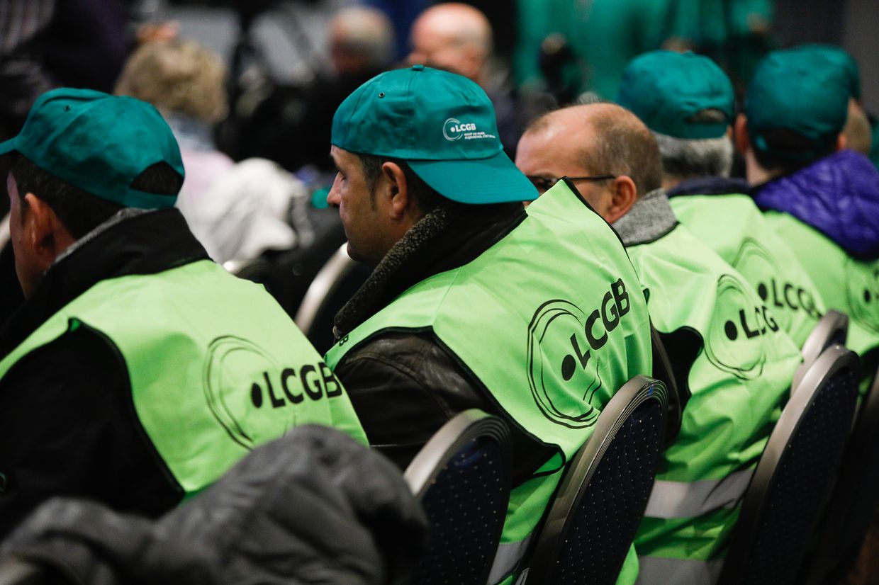 Der Appell der drei Gewerkschaften OGBL, LCGB und CGFP fand Gehör. Mehr als 1.000 Sympathisanten waren nach Dommeldingen gekommen. 