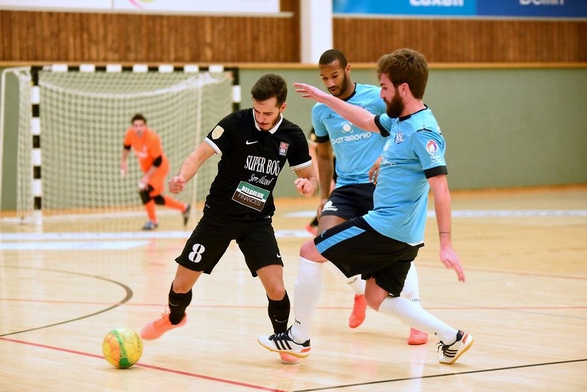 Amarildo Fernandes (n°8, FCD03) et Diogo Pereira (US Esch) se sont à nouveau quittés sur un match nul (4-4)