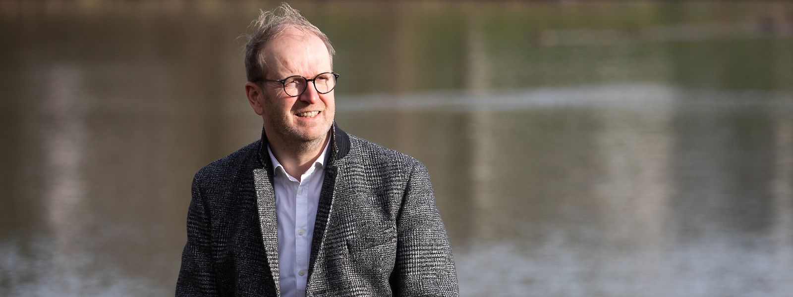 Ob er in seiner Funktion als freier Hochzeitsredner Paare an ihren Lieblingsort mitten im Wald, an einen Fluss, in die eigenen vier Wände oder sogar ins Ausland begleitet, ist Romain Osweiler grundsätzlich egal. „Hauptsache, die Menschen fühlen sich wohl und sind der Überzeugung, etwas Besonderes erlebt zu haben.“