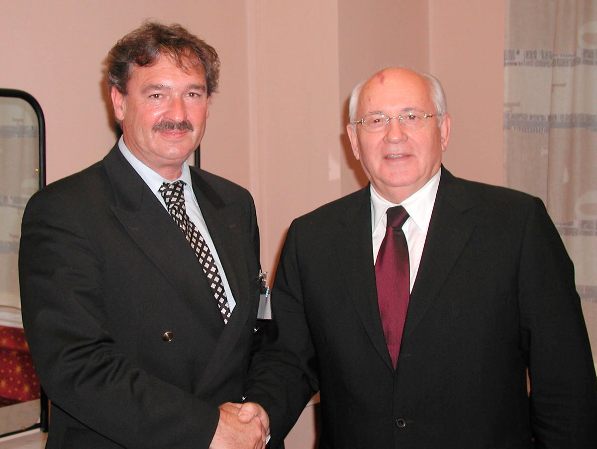 Außenminister Jean Asselborn und Michail Gorbatschow 2001.