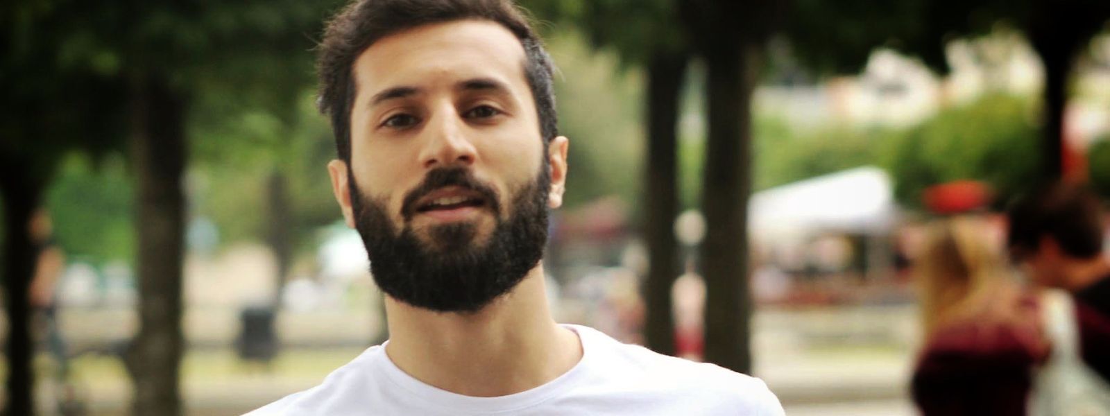 Obwohl er massiv angefeindet wird, organisiert Hassan Geuad weiter Aktionen gegen den Terror.