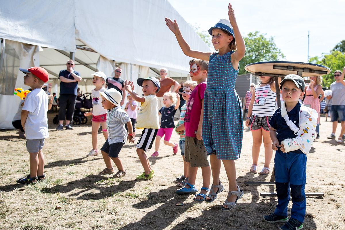 Nicht jeder hat schon mal das Weinfest in Stadtbredimus bei Tageslicht gesehen. Am Sonntagnachmittag war aber auch einiges hier los. 