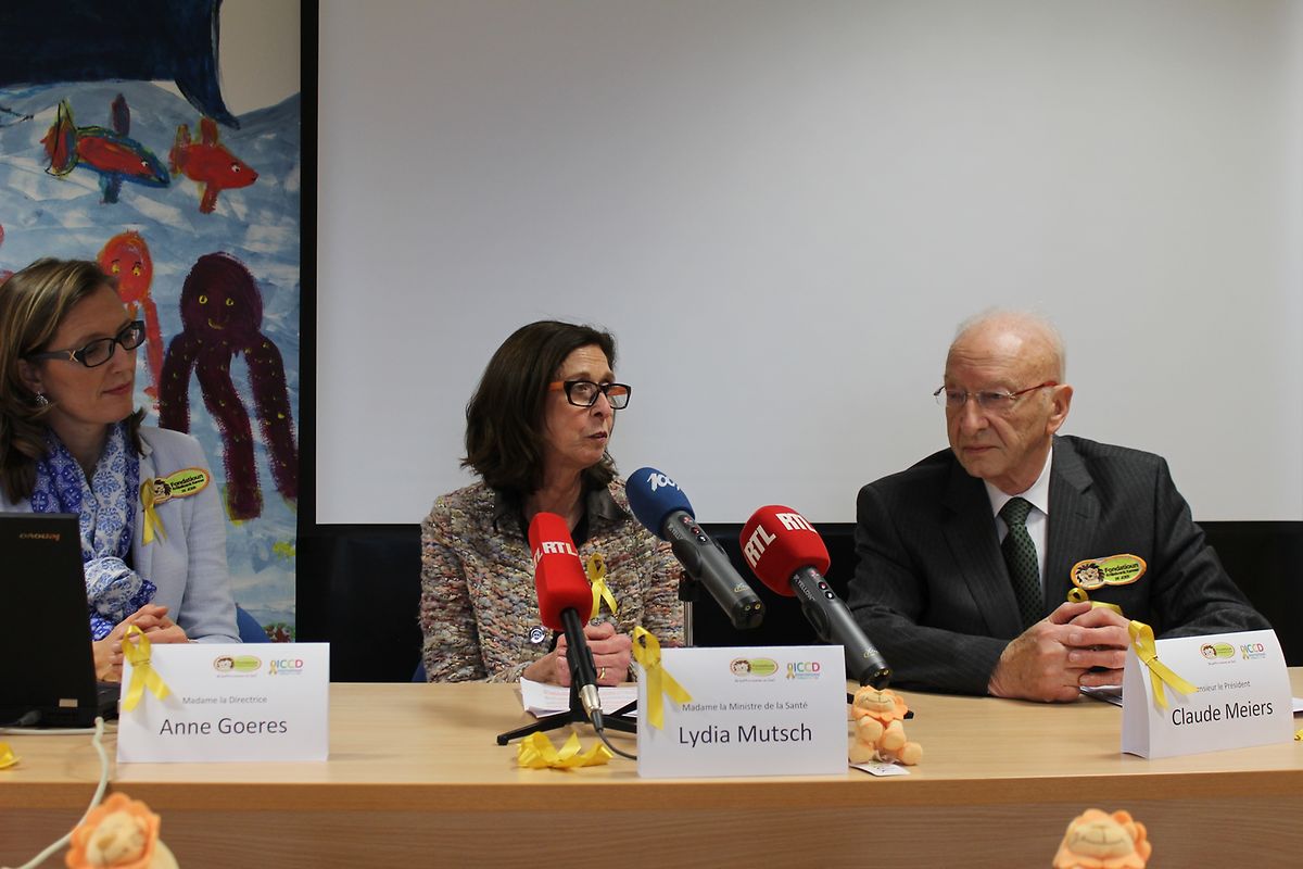 Anne Goeres, la directrice de la Fondatioun Kriibskrank Kanner (à gauche), Lydia Mutsch, ministre de la Santé, et Claude Meiers, président de la fondation.