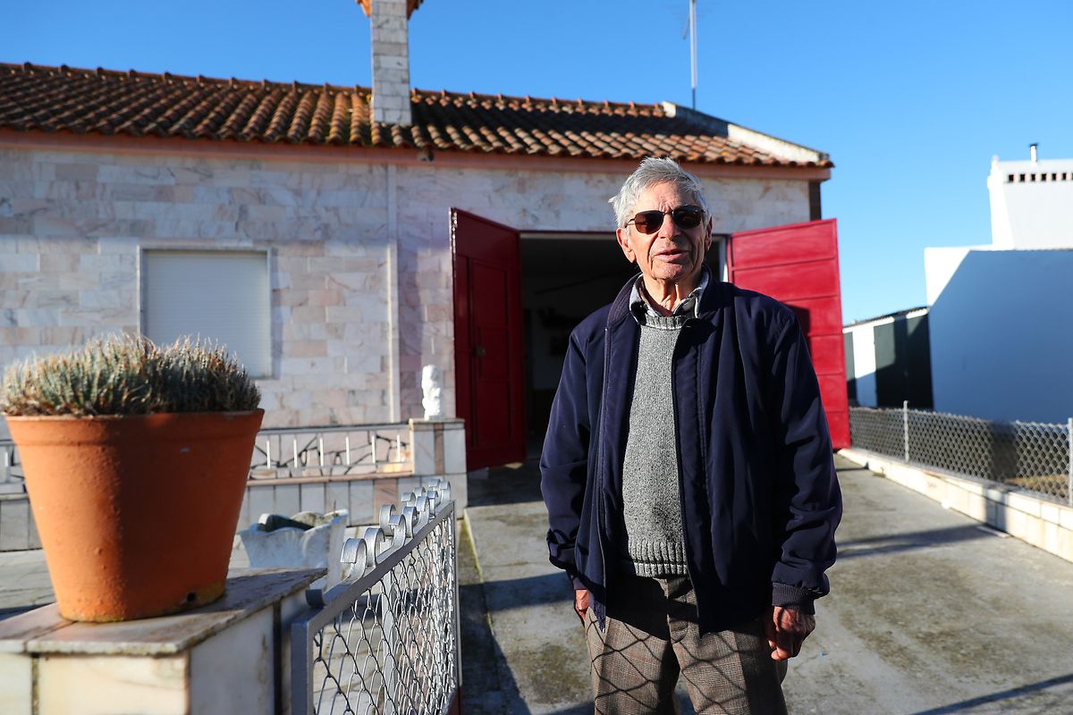 João foi taxista em Lisboa durante 30 anos e, agora já reformado, voltou à terra natal.