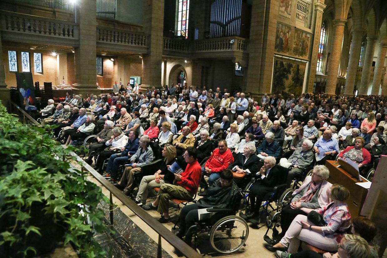 Messe für die neuen Pfarreien: “ Atertdall Sainte-Claire “ (Ospern) & “ Rammerech Saint-Valentin “ (Rambrouch).