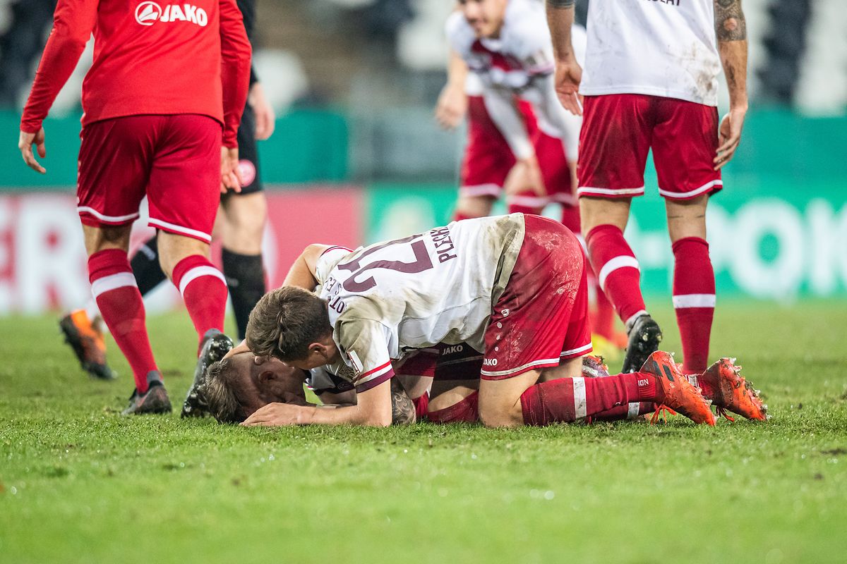 Dfb Pokal Stuttgart Wears A Strong Year Essen Surprises Crown