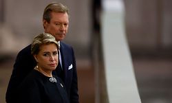 Grand Duke Henri of Luxembourg (R) and Grand Duchess Maria Teresa of Luxembourg (L) pay their respects at the coffin of Queen Elizabeth II, Lying in State inside Westminster Hall, at the Palace of Westminster in London on September 18, 2022. - Britain was gearing up Sunday for the momentous state funeral of Queen Elizabeth II as King Charles III prepared to host world leaders and as mourners queued for the final 24 hours left to view her coffin, lying in state in Westminster Hall at the Palace of Westminster. (Photo by JOHN SIBLEY / POOL / AFP)