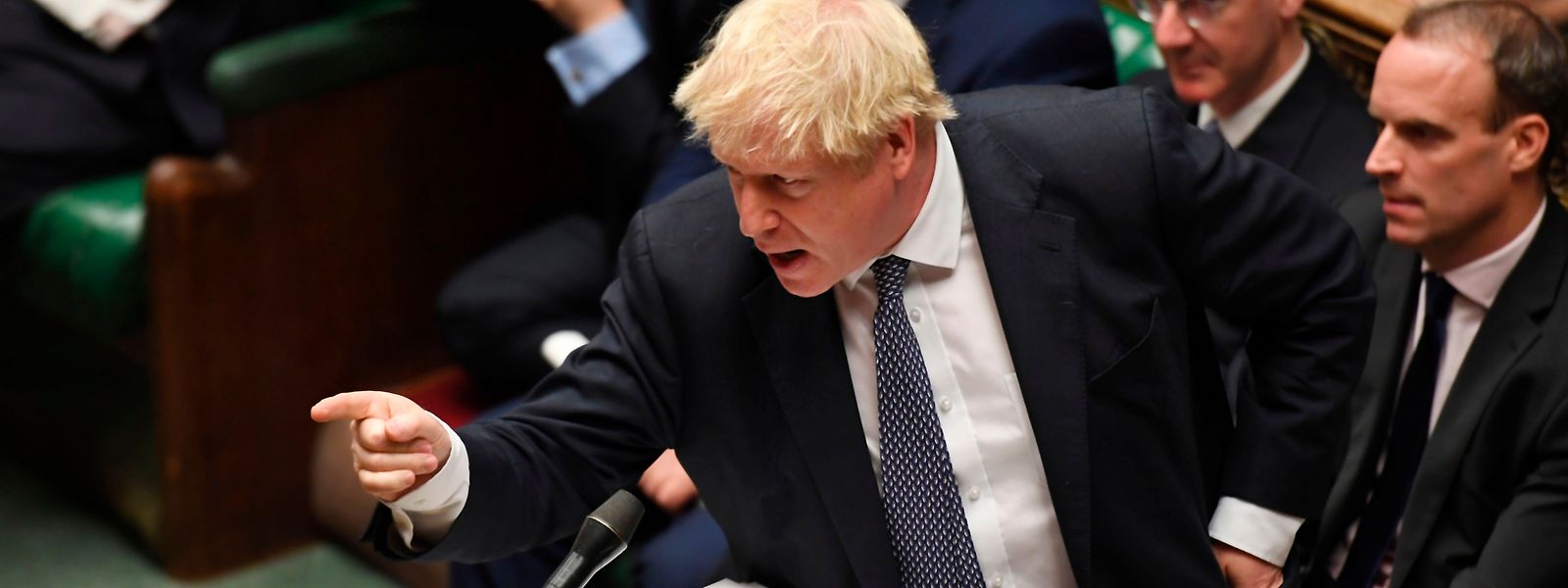 Boris Johnson, tel qu'en lui-même, le doigt accusateur devant la Chambre des Communes