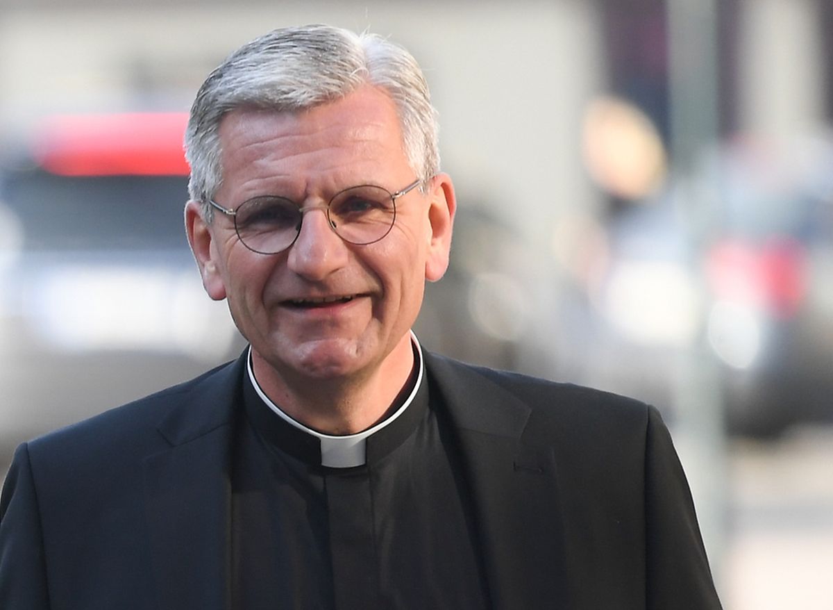 Dominikus Schwaderlapp, Weihbischof in Köln hat seinen Rücktritt angeboten.