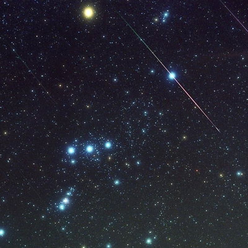 Dans La Nuite De Mercredi à Jeudi Le Ciel Illuminé Par Une