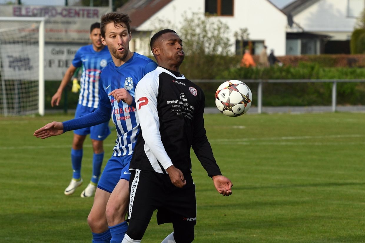 Nicolas Rahier au marquage sur Valdo Vaz Tavarez. 