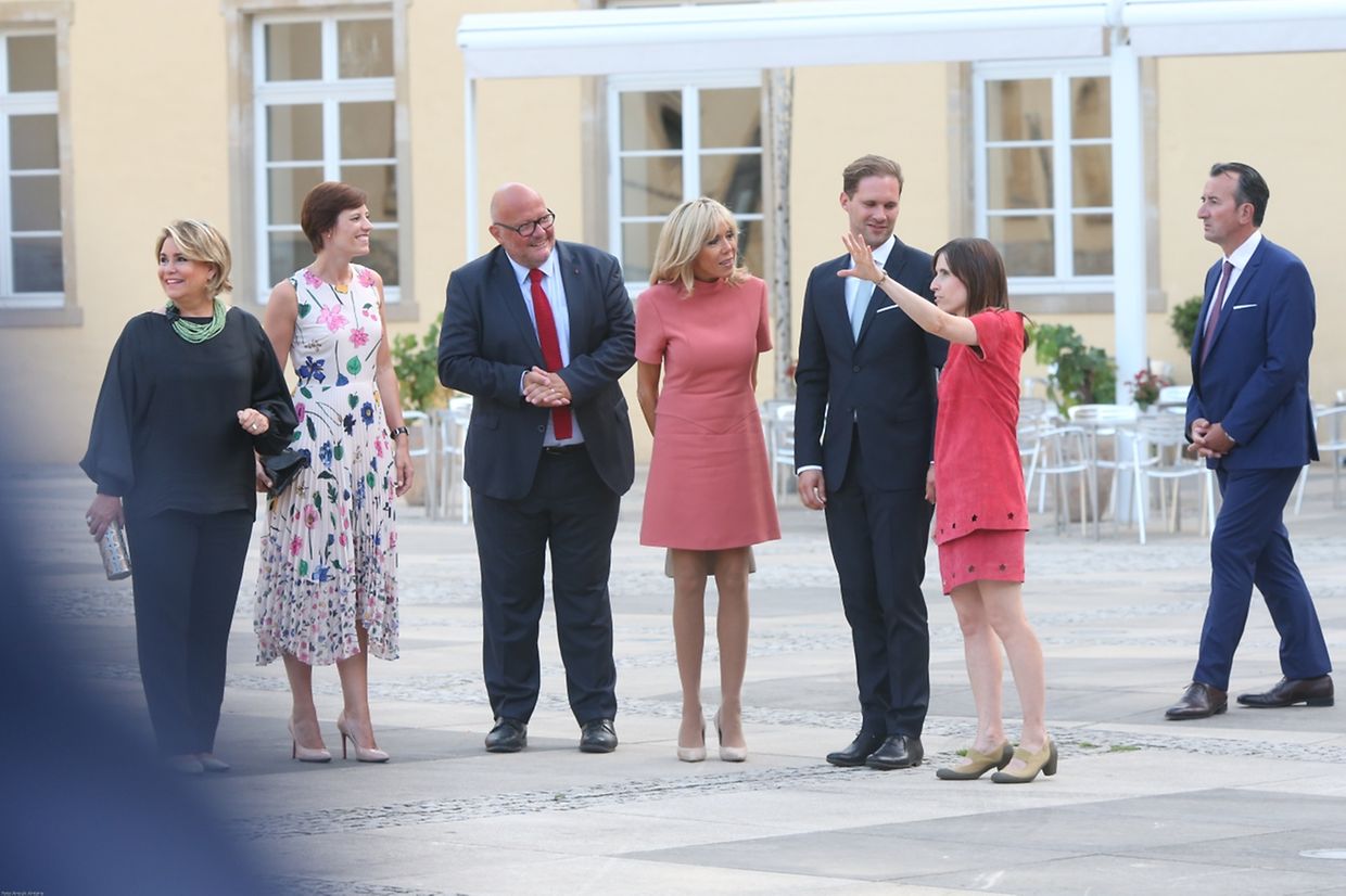 Programme culturel pour les conjoints à Neimënster puis au MUDAM en compagnie de la grande-duchesse Maria Teresa