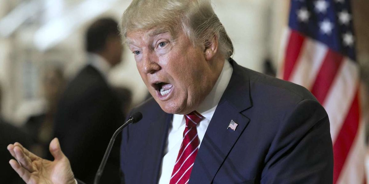 Donald Trump will die Wähler mit einem Schmusesong verführen - leider vergaß er, dafür die Erlaubnis der Band einzuholen.