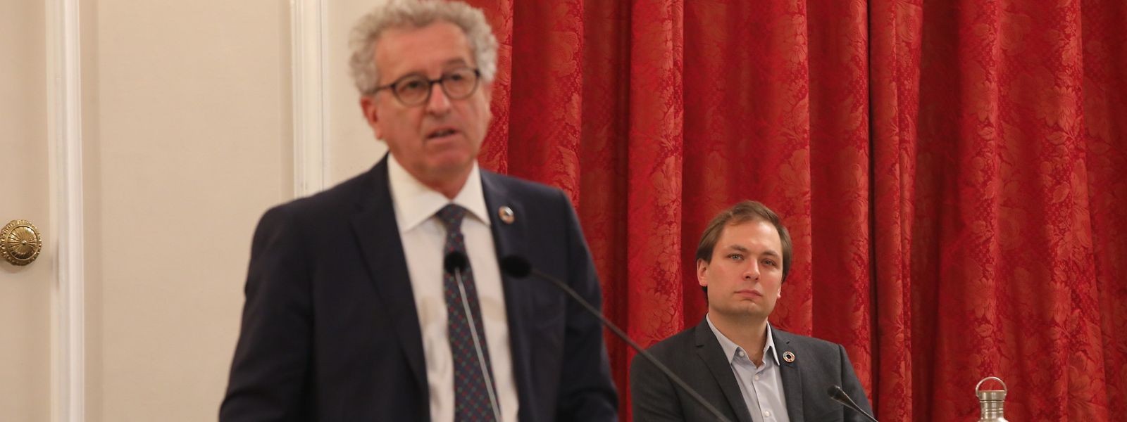 Der diesjährige Budget-Berichterstatter François Benoy (rechts, Déi Gréng) hörte dem Finanzminister besonders aufmerksam zu.