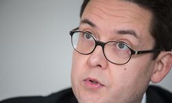CNFP-Direktor Yves Nosbusch empfiehlt den kompetenten Autoritäten rechtzeitig Maßnahmen zu ergreifen, damit die Staatsschulden nicht explodieren.