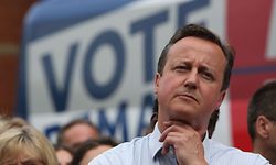 Kein sofortiger Rücktritt: Britischer Premier David Cameron