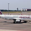 Ungewöhnlicher Gast: eine Passagiermaschine von Qatar Airways auf dem Findel
